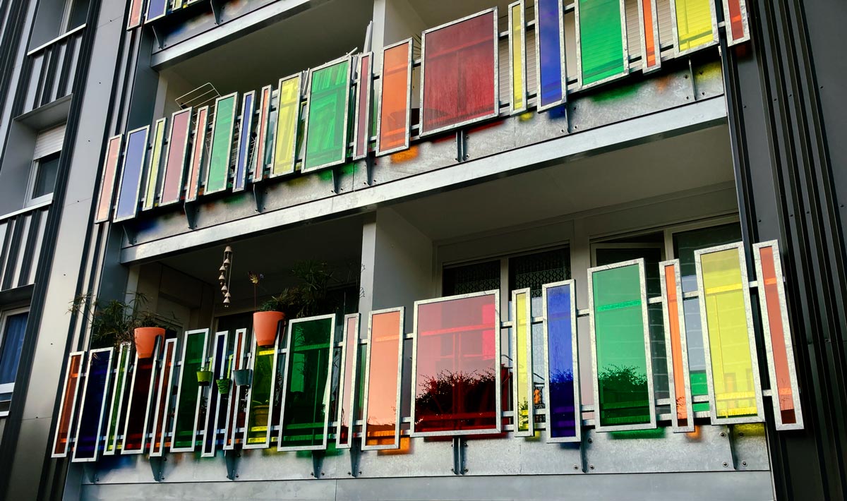 In Situ, Architecture, Culture(s) & Ville - NEOTOA Rennes - Réhabilitation - Landrel Torigné - 5 types de balcons ou garde-corps pour rythmer les façades 